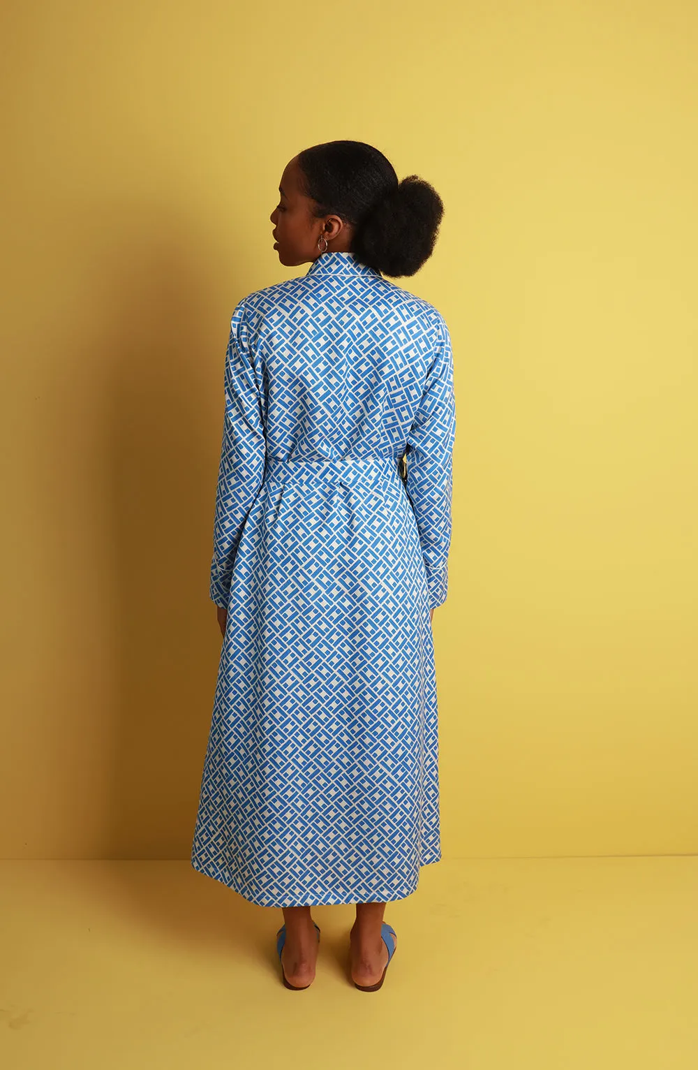 Mulberry Silk Robe - Leh Sapphire. Please note that pieces purchased in our Archive Sale can't be refunded. We are happy to offer an exchange, if we have the stock available or a credit note.